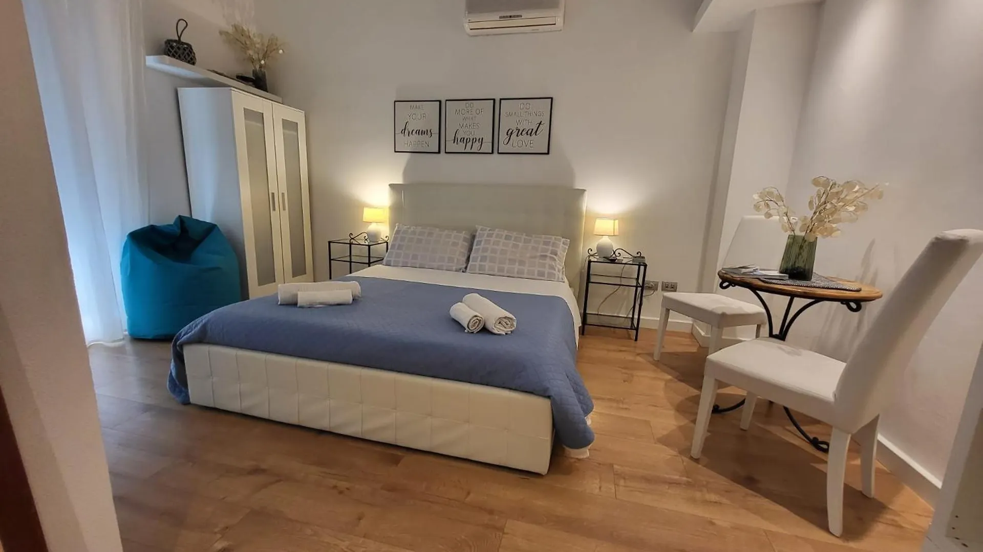 Bed and Breakfast Living Cagliari 0*,  Italien